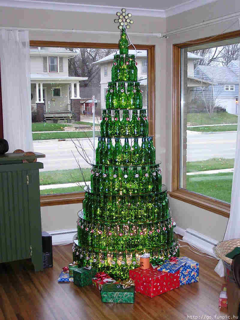 52812_bottles_christmas_tree_123_893lo.jpg